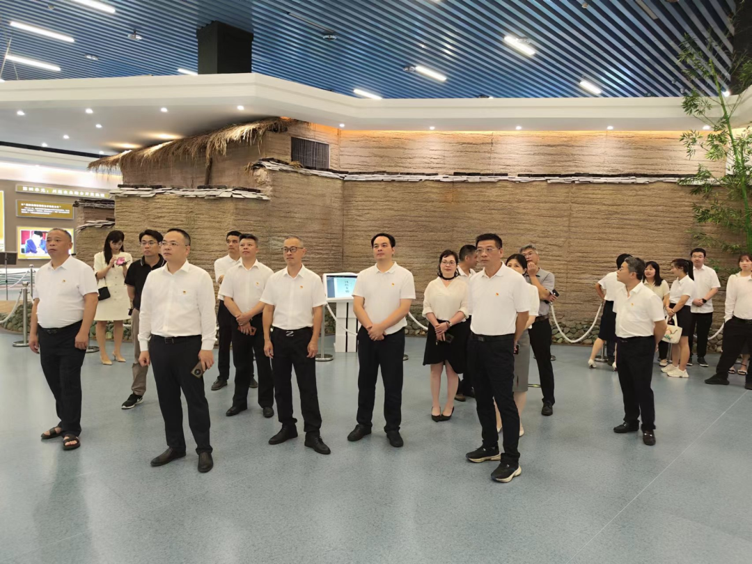 18av
党委主题教育读书班开班并开展现场教学