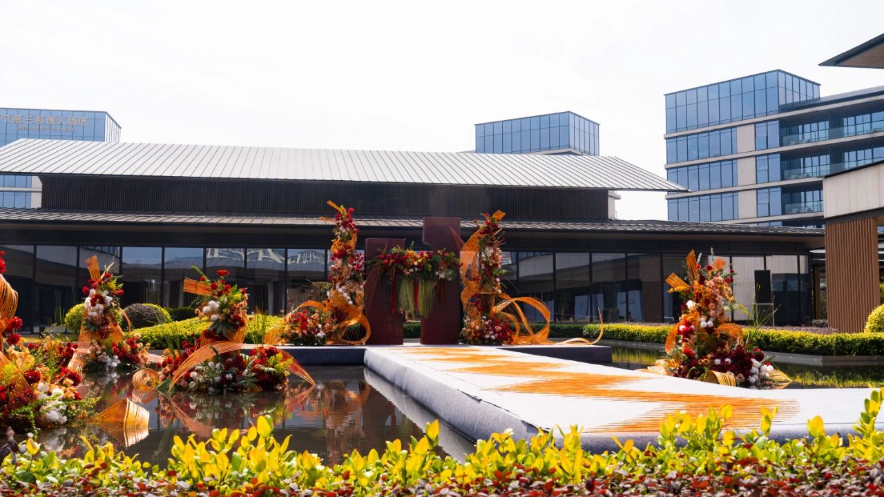 水上琉光映画境 东湖潋滟谱新篇——三都澳大酒店第一期文旅活动暨2025“水上琉光”春季婚礼秀圆满落幕