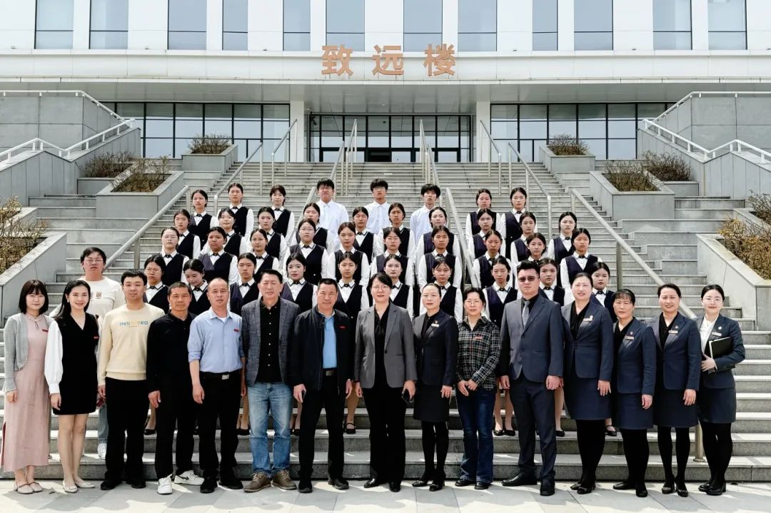 校企携手育人才 礼仪培训展新篇——18av
下属企业三都澳大酒店有限公司宁德分公司与宁德技师学院开展校企合作