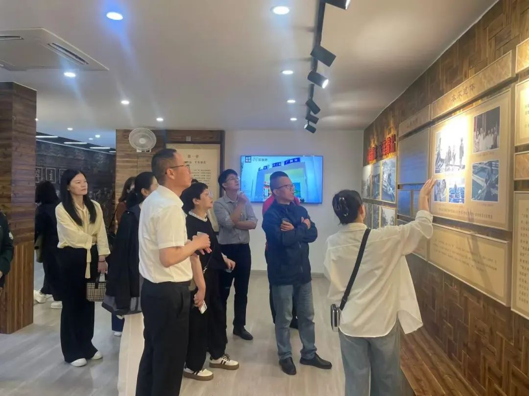 【国投风采】18av
下属企业联合开展“沿着足迹学思想悟伟力”主题党日暨现场学习活动