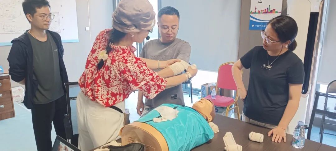 【学习进行时】18av
下属企业金诚公司开展应急救护知识培训讲座