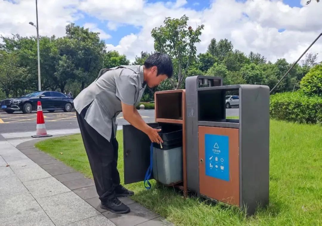 【深化拓展“三争”行动】18av
下属企业汇友人资公司：高温“烤”验显初心 服务深耕筑担当